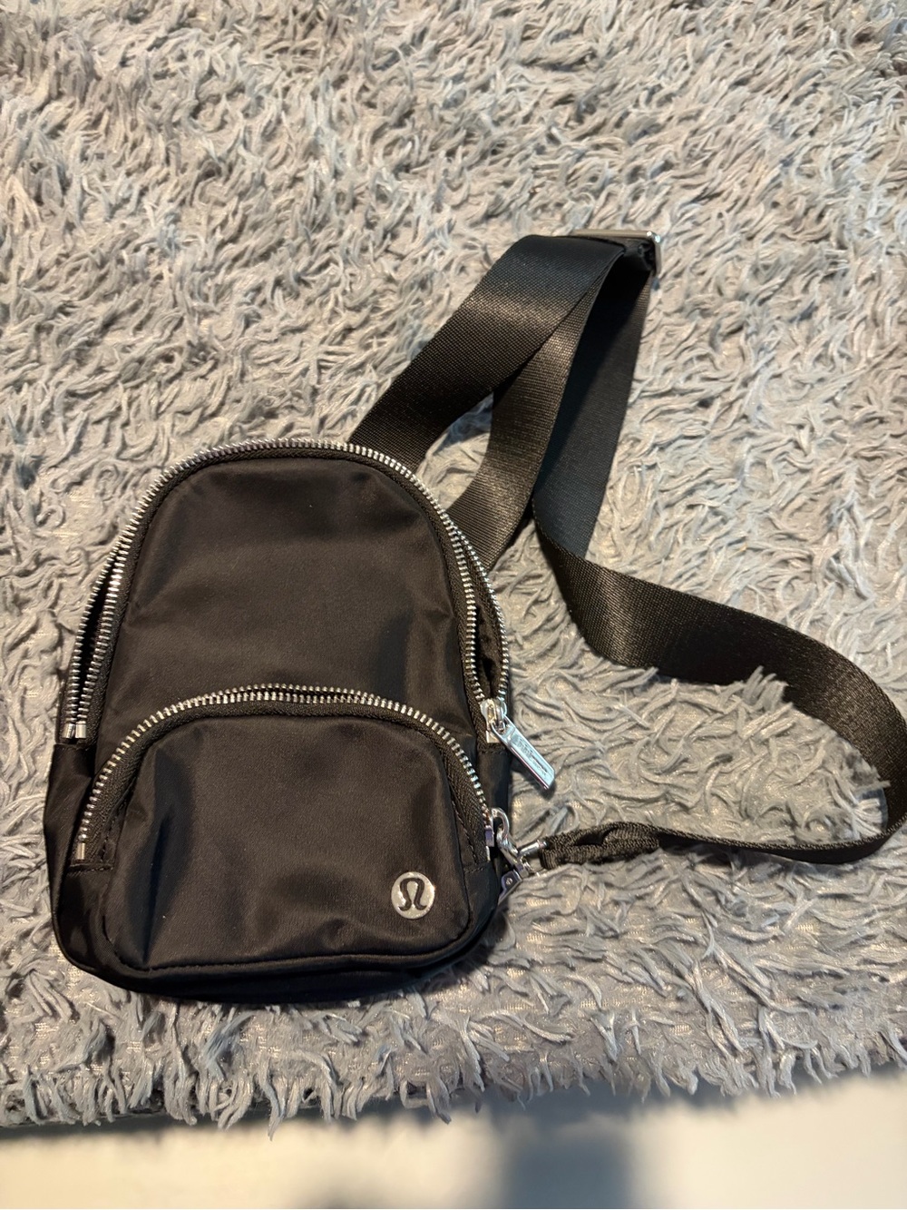 Lululemon Everywhere Sling Bag Small 2L Black